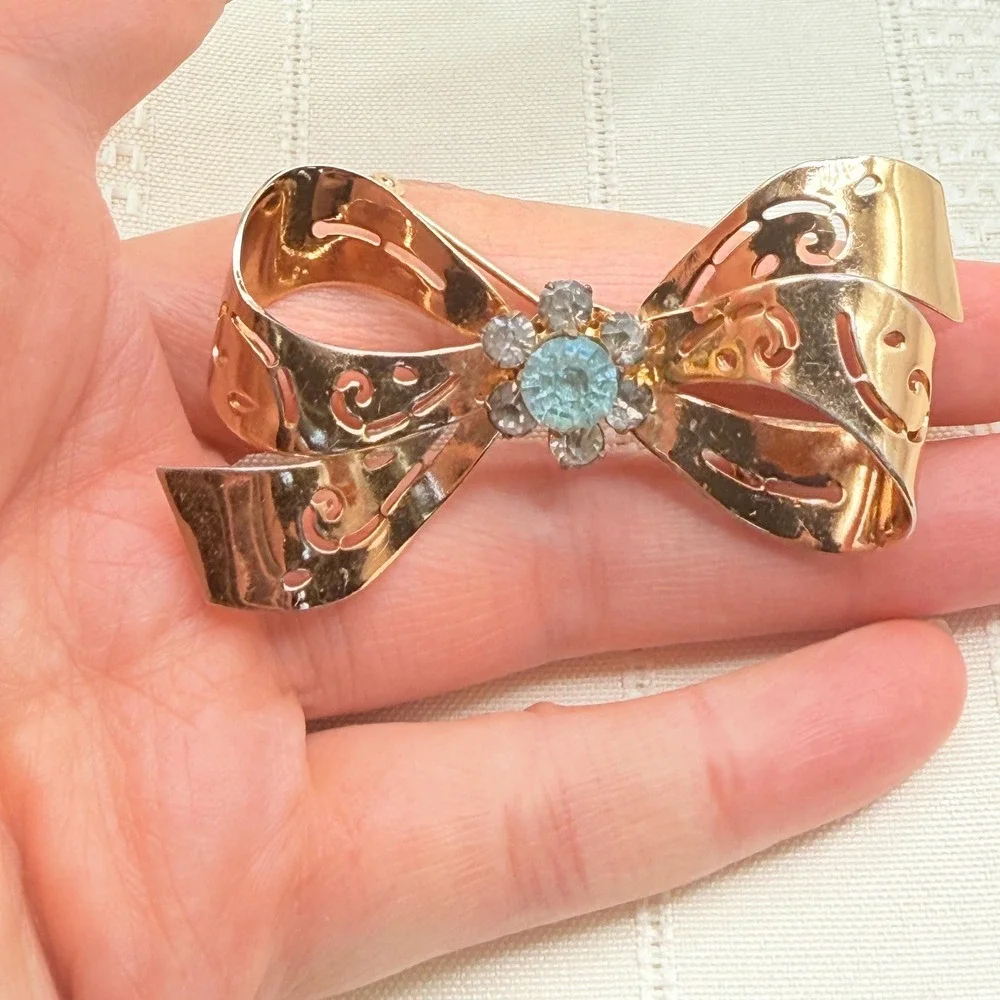 Vintage CORO Gray and Blue Rhinestones Gold Tone Cutout Bow Pin Brooch
